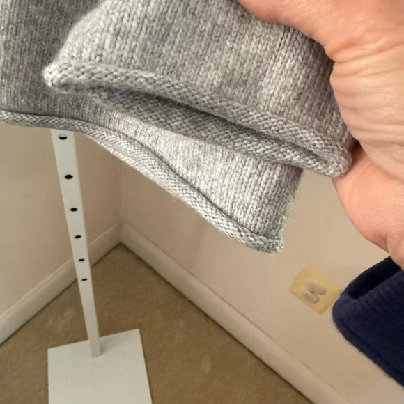 Members Mark Button Down V Neck Cardigan. NWT. Size Small. - Picture 2 of 8